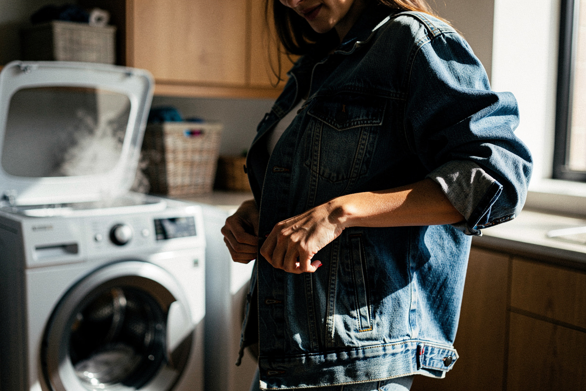 Comment rétrécir une veste en jean trop grande ?