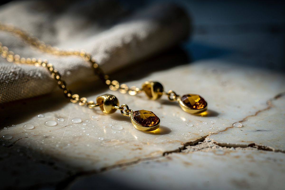 Bijoux en laiton doré : comment les entretenir sans filtre